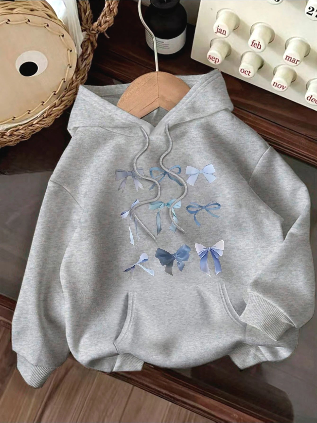 Creative Blue Bow Fresh Style Printed Hoodie for Women in Autumn and Winter 2025 Long Sleeved Hoodie for Women's Clothing