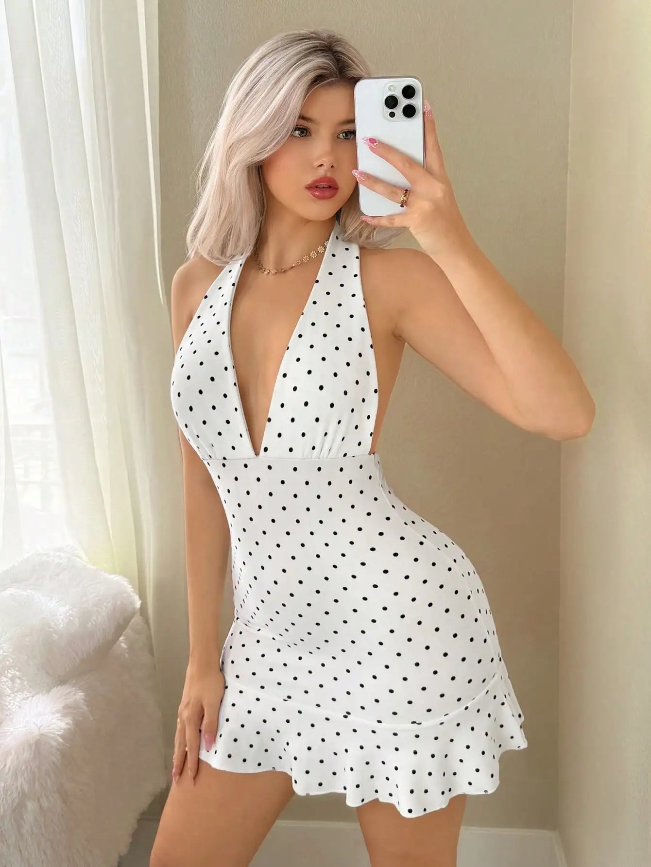 A women's fashionable dress suitable for both European and American sexy back and neck hanging casual commuting parties