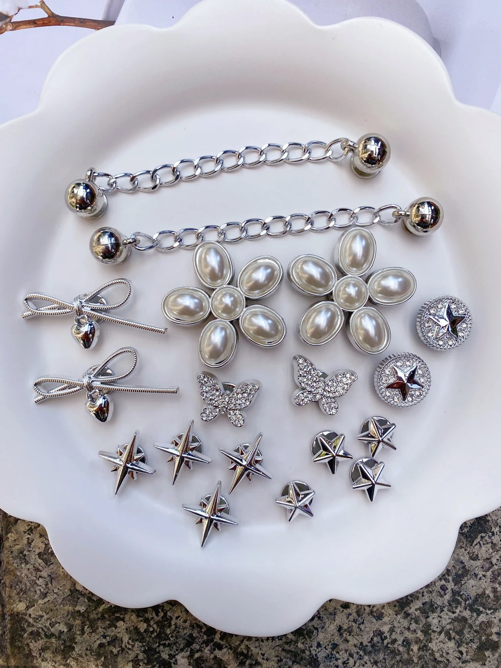 18 pieces (large flowers, bows, small butterflies, five-pointed stars, chains) Crocs with detachable retro DIY imitation pearl f